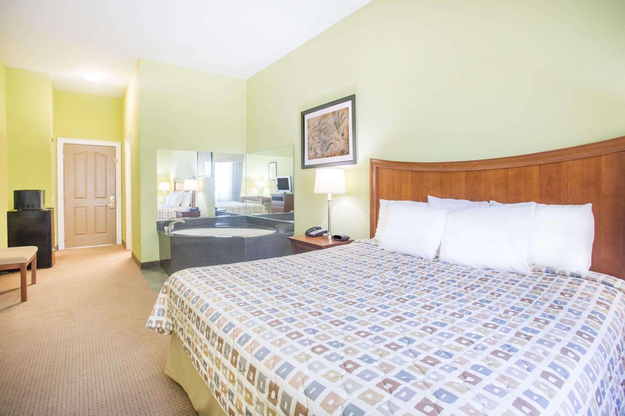 Days Inn & Suites By Wyndham Swainsboro Экстерьер фото