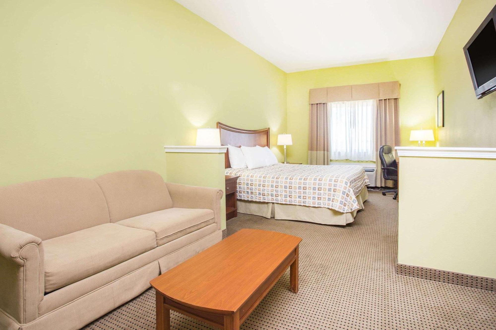 Days Inn & Suites By Wyndham Swainsboro Экстерьер фото