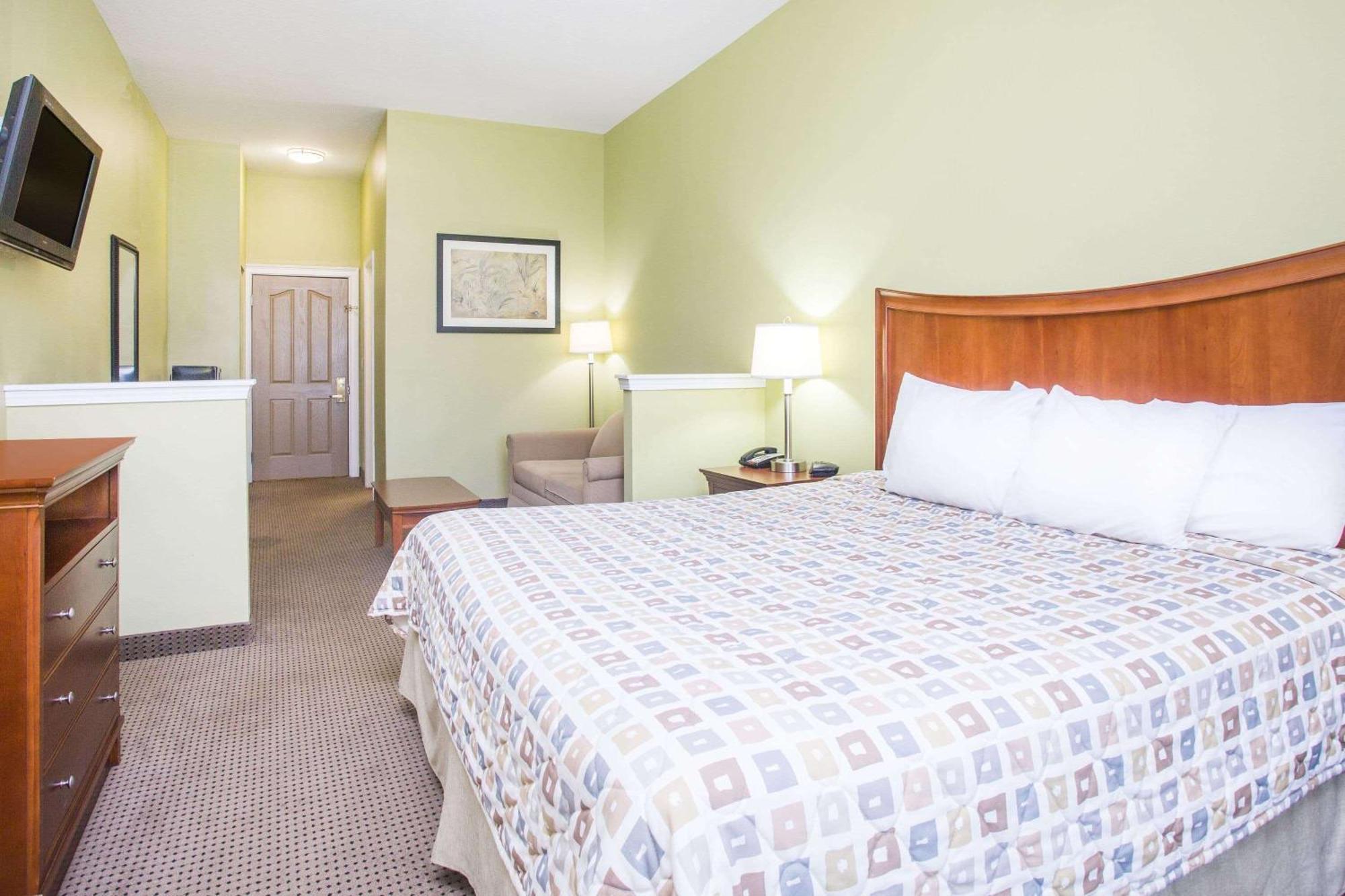 Days Inn & Suites By Wyndham Swainsboro Экстерьер фото