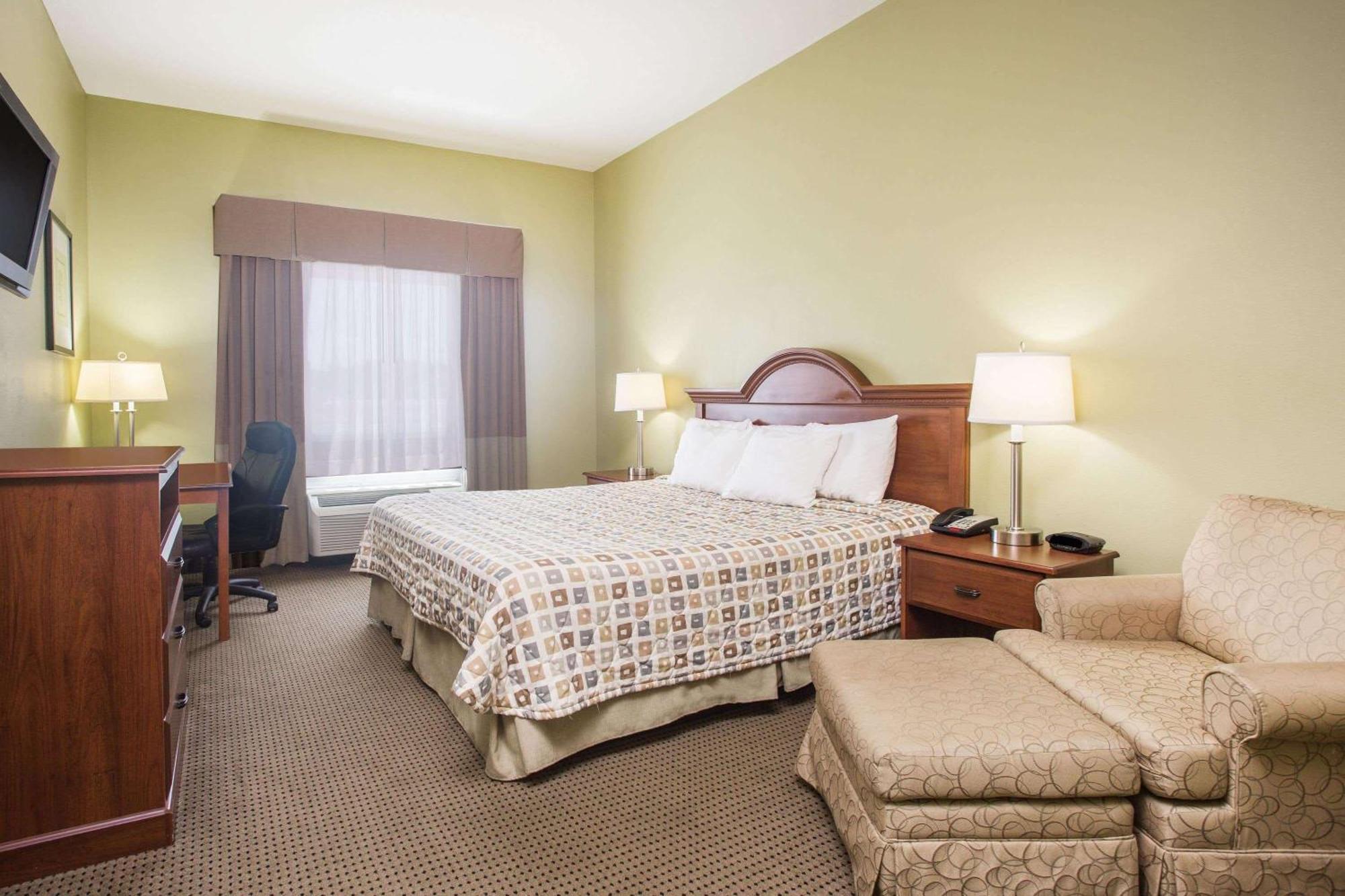 Days Inn & Suites By Wyndham Swainsboro Экстерьер фото