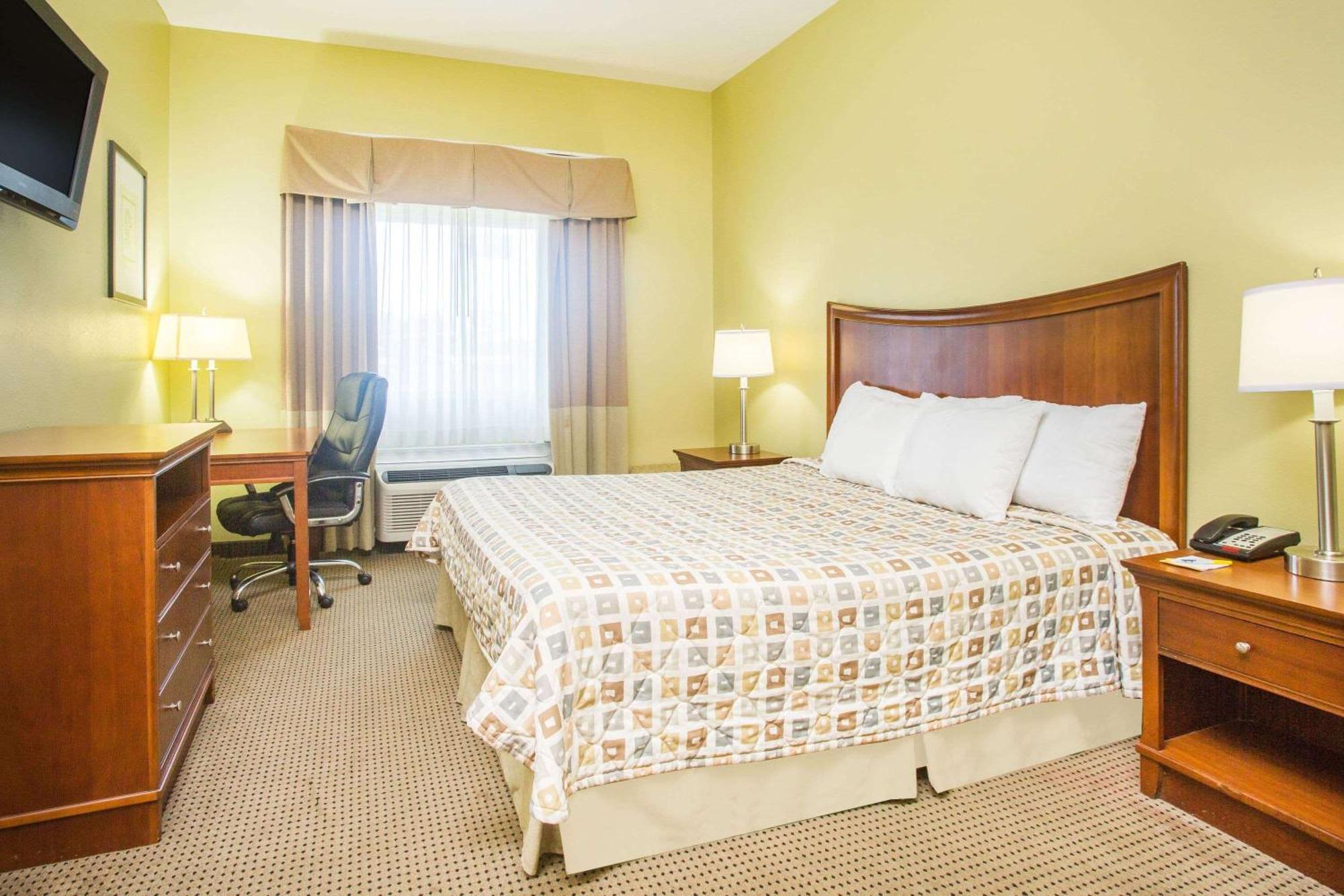 Days Inn & Suites By Wyndham Swainsboro Экстерьер фото
