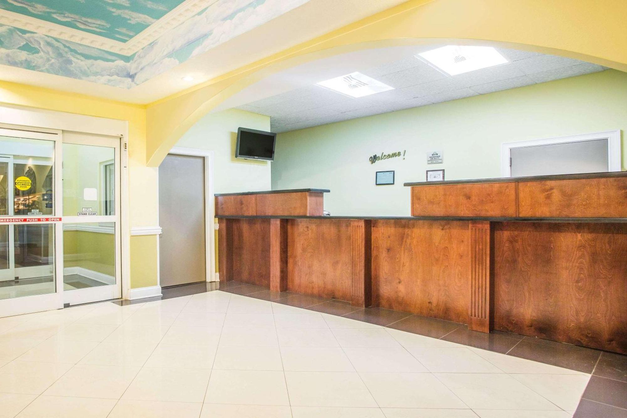 Days Inn & Suites By Wyndham Swainsboro Экстерьер фото